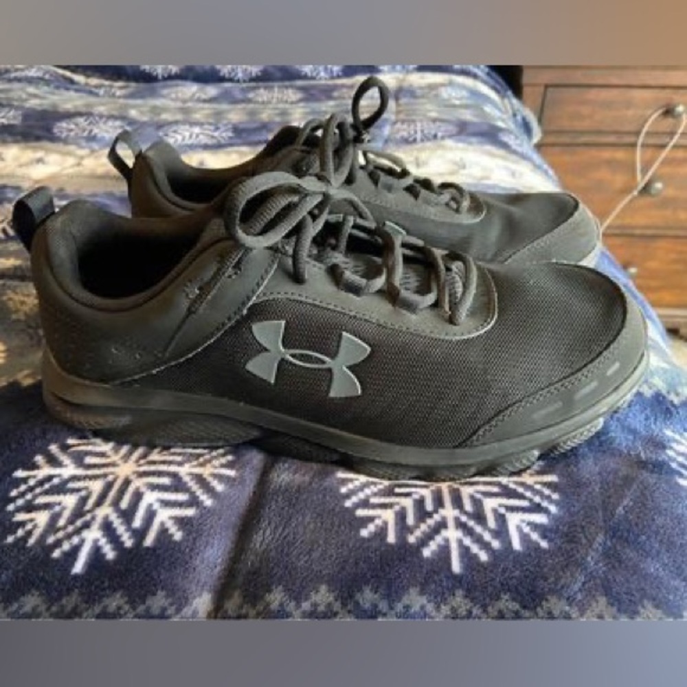 Men’s Black Under Armour Shoes. Size 10.5. Worn once.